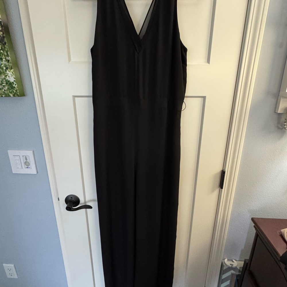 Wide leg v neck Black Sleeveless Jumpsuit size 8. Pockets. Loops for belt.